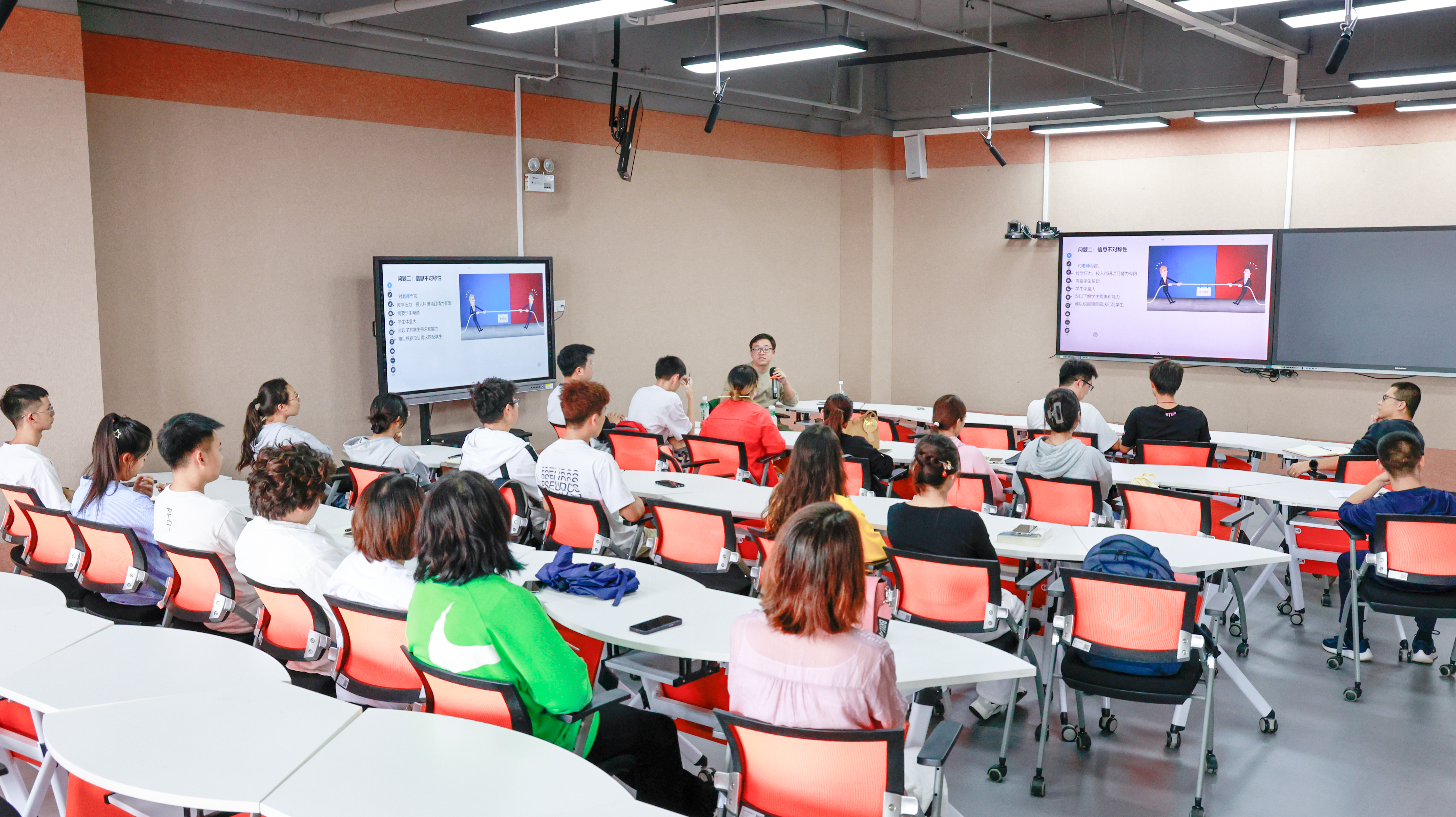 云南经济管理学院“科研育人主题活动——专业社团核心成员科研沙龙”顺利举行 第 4 张