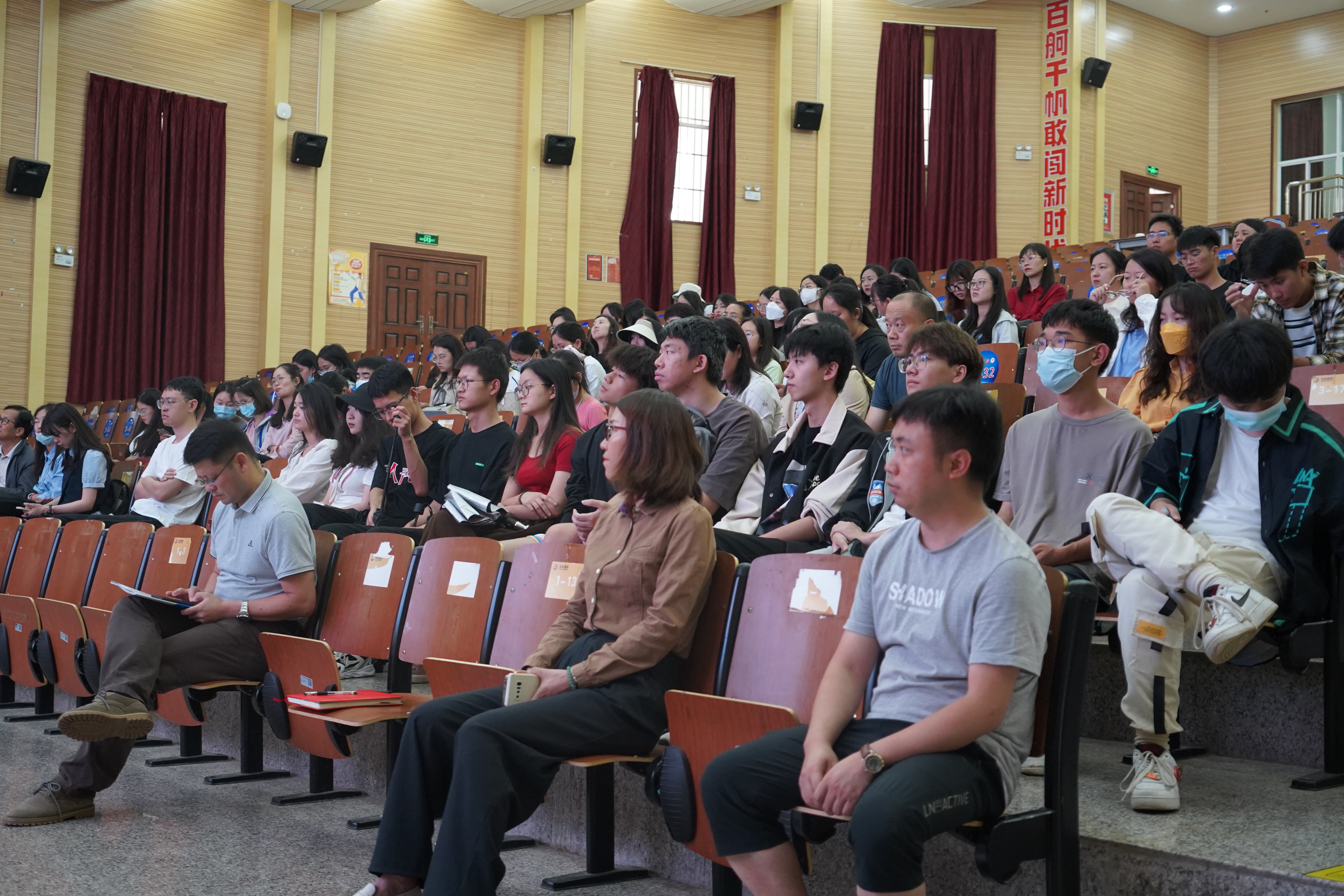 2023.6.6云南经济管理学院组织召开学术系列讲坛               ——口岸经济政策背景、发展趋势和产业导向 第 4 张