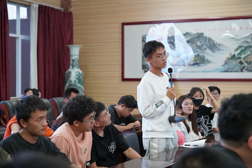 【魅力工程】-2022级本科建筑学美术采风教学活动 建筑学教研室·石开琴 2023年5月22日上午8点半，在建筑学教研室主任石开琴老师的带领下，在昆明理工大学美术教授唐文老师的指导下，2022级本科建筑学开始为期一周的美术实地采风教学活动。此次美术采风地点定在昆明官渡古镇与云南民族村。  第 5 张