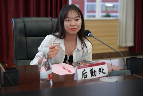【魅力工程】-2022级本科建筑学美术采风教学活动 建筑学教研室·石开琴 2023年5月22日上午8点半，在建筑学教研室主任石开琴老师的带领下，在昆明理工大学美术教授唐文老师的指导下，2022级本科建筑学开始为期一周的美术实地采风教学活动。此次美术采风地点定在昆明官渡古镇与云南民族村。  第 18 张
