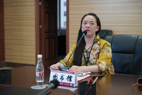 【魅力工程】-2022级本科建筑学美术采风教学活动 建筑学教研室·石开琴 2023年5月22日上午8点半，在建筑学教研室主任石开琴老师的带领下，在昆明理工大学美术教授唐文老师的指导下，2022级本科建筑学开始为期一周的美术实地采风教学活动。此次美术采风地点定在昆明官渡古镇与云南民族村。  第 19 张
