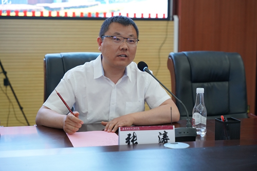 【魅力工程】-2022级本科建筑学美术采风教学活动 建筑学教研室·石开琴 2023年5月22日上午8点半，在建筑学教研室主任石开琴老师的带领下，在昆明理工大学美术教授唐文老师的指导下，2022级本科建筑学开始为期一周的美术实地采风教学活动。此次美术采风地点定在昆明官渡古镇与云南民族村。  第 21 张