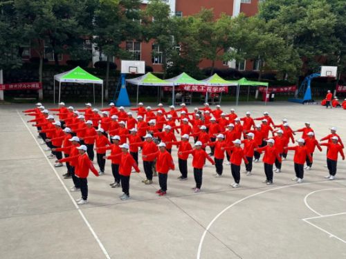 2e090e649197a0a46948b7a977e8a98f_batch_1_1693899906417.jpg 【魅力工程】-军训进行时(一)——身穿红服少年气,神采飞扬正青春 第 1 张