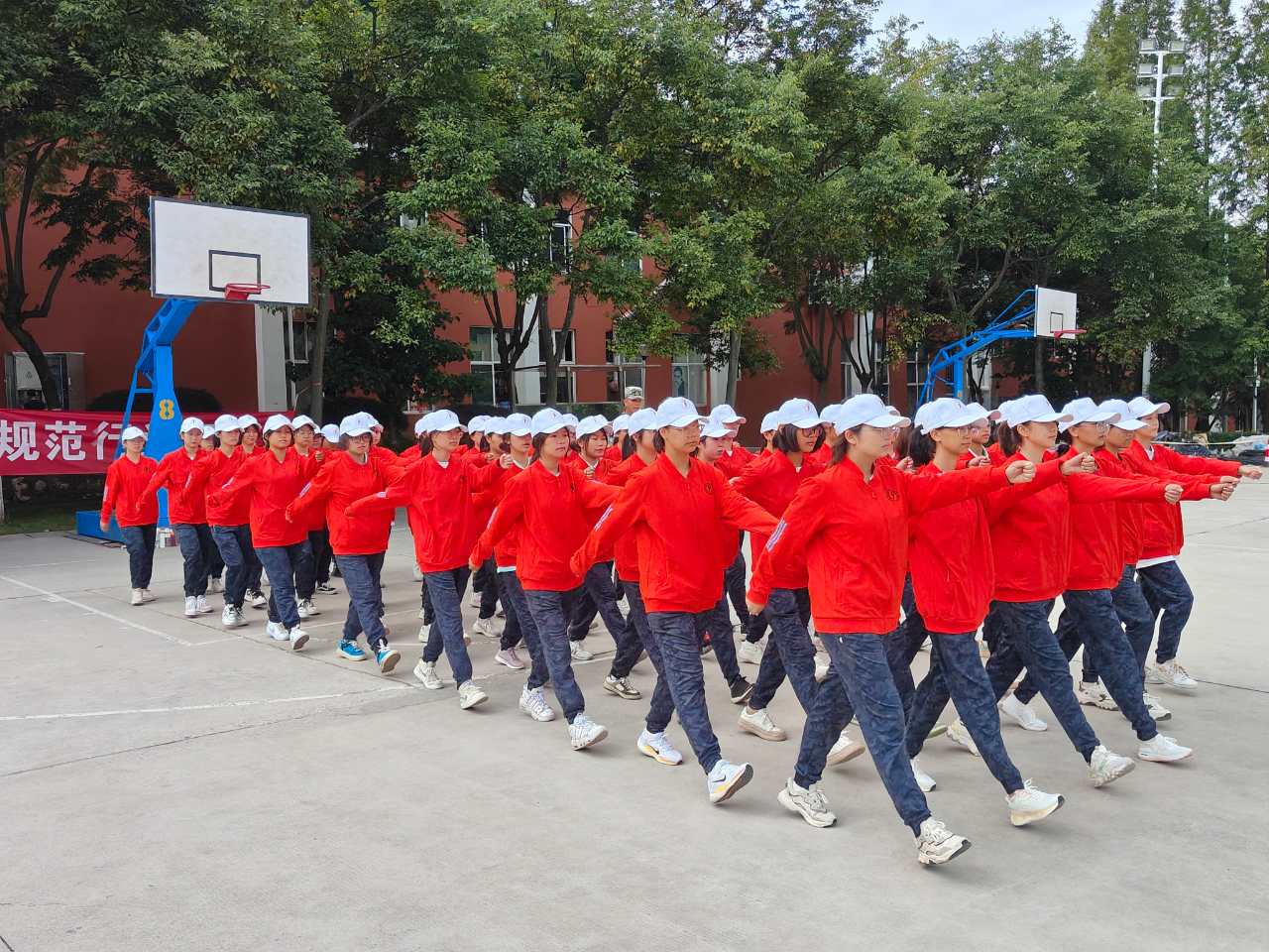 48d0e7cf83388dc34ae99abfb9353674.jpg 【魅力工程】-军训进行时(四)——狂风中昂首挺胸,寒冷中斗志昂扬 第 4 张