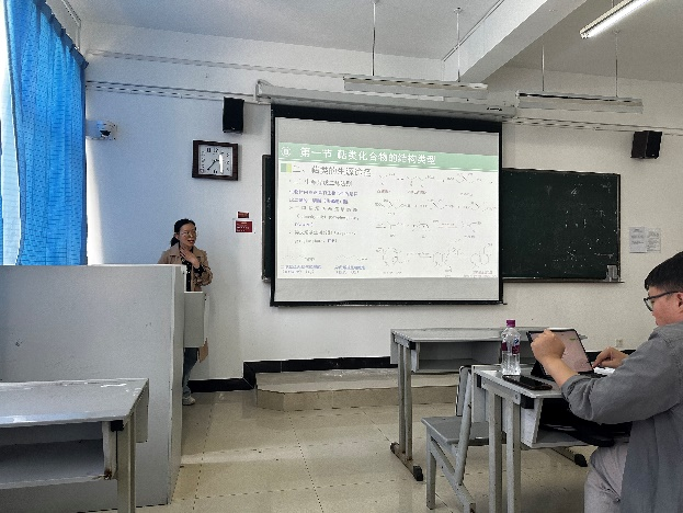 医学院药学、中药学专业开展“精彩一课”教学活动 第 2 张 医学院药学、中药学专业开展“精彩一课”教学活动 第 2 张