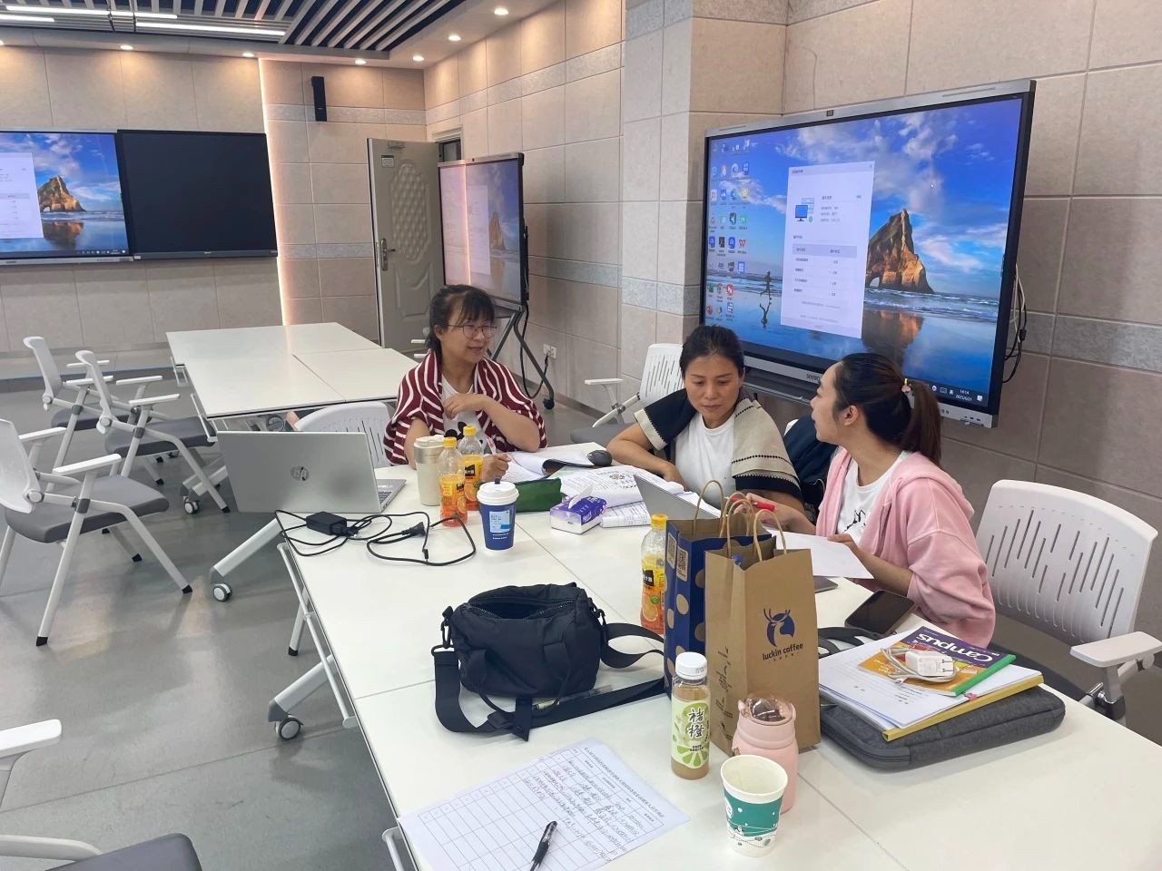 云经管肖虹团队在第五届全国高校教师教学创新大赛中荣获三等奖‼️ 第 6 张 云经管肖虹团队在第五届全国高校教师教学创新大赛中荣获三等奖‼️ 第 6 张