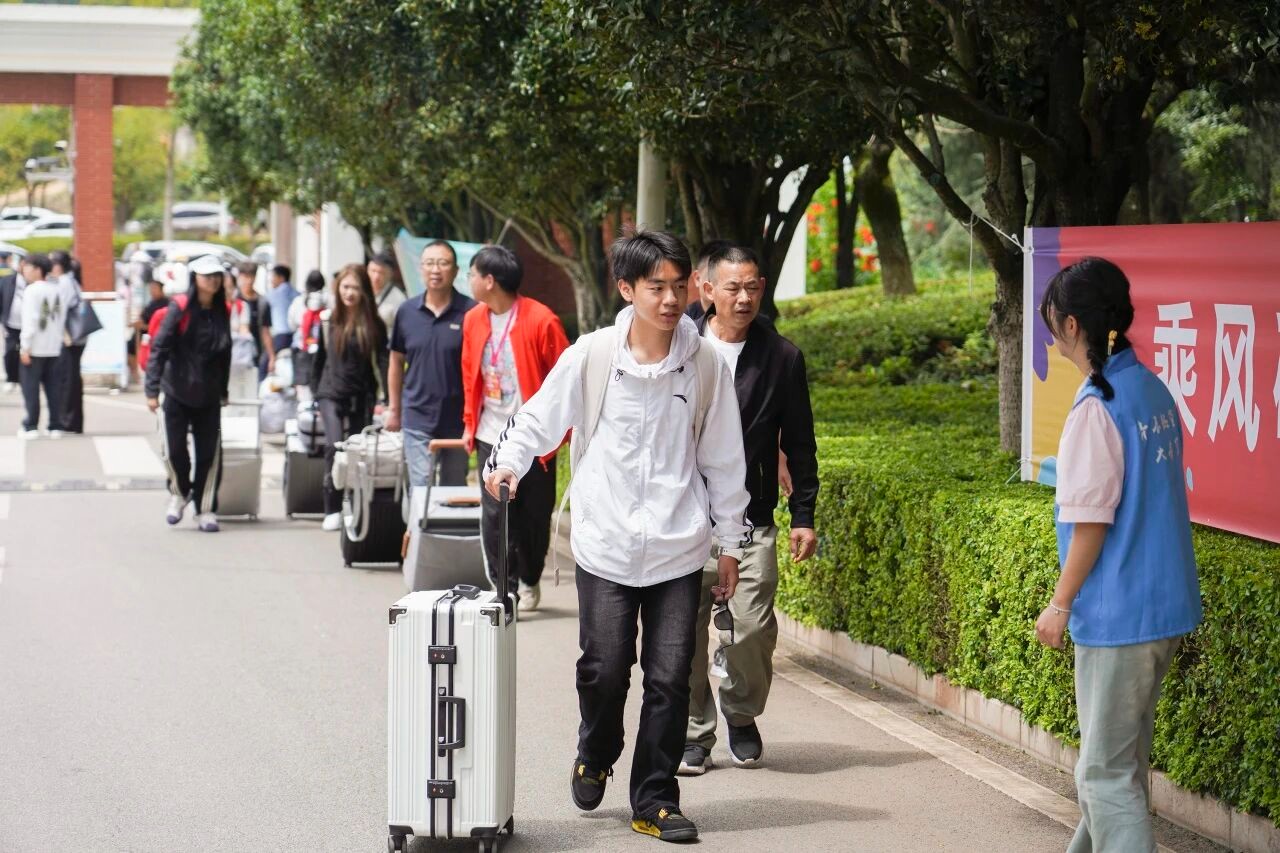 火热奔现!欢迎你,云经管新同学! 第 22 张 火热奔现!欢迎你,云经管新同学! 第 22 张