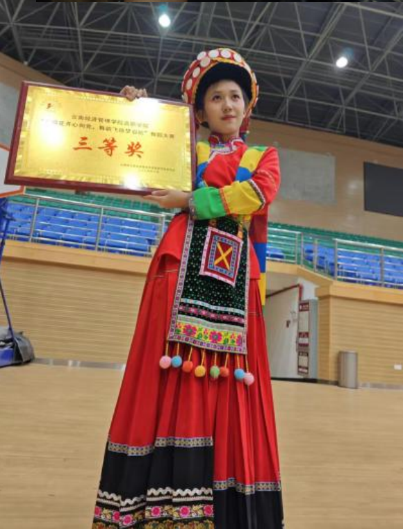 屏幕截图 2025-12-17 184546.png 屏幕截图 2025-12-17 184546.png