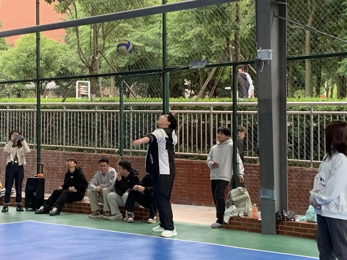 以体育人!财会金融学院第一届“财跃杯”气排球比赛开幕式暨首日赛事圆满完成 第 8 张 以体育人!财会金融学院第一届“财跃杯”气排球比赛开幕式暨首日赛事圆满完成 第 8 张