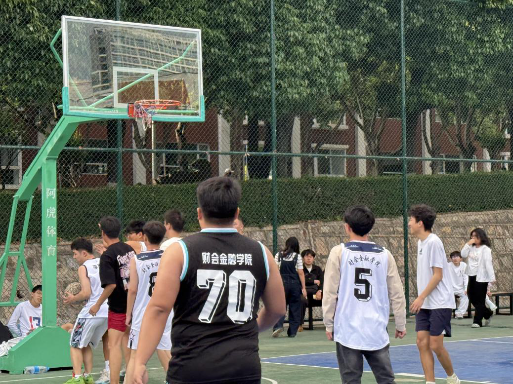 一站式学生社区 | 赛场展风采，竞技促团结 财会金融学院智慧社区开展班级篮球友谊赛 第 1 张