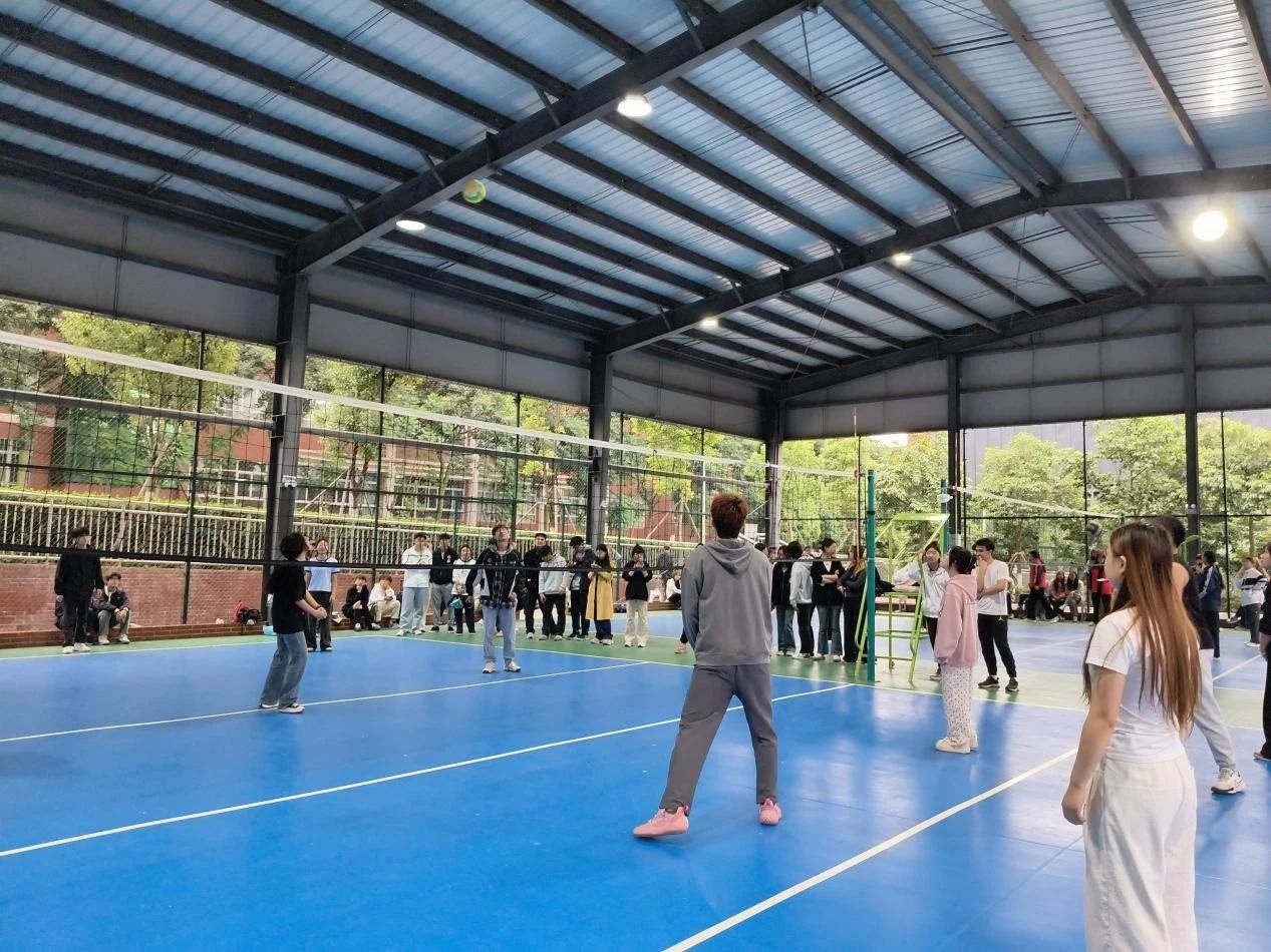 以体育人!财会金融学院第一届“财跃杯”气排球比赛开幕式暨首日赛事圆满完成 第 10 张 以体育人!财会金融学院第一届“财跃杯”气排球比赛开幕式暨首日赛事圆满完成 第 10 张