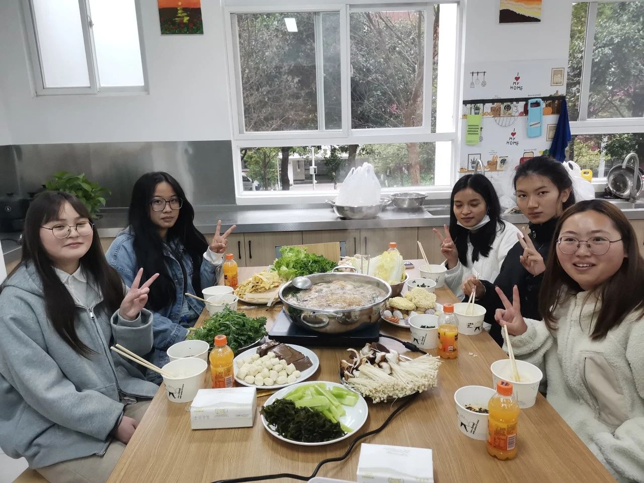 一站式学生社区 | 荟”聚青春,共享“食”光:财会金融学院智慧社区美食汇活动来啦! 第 4 张 一站式学生社区 | 荟”聚青春,共享“食”光:财会金融学院智慧社区美食汇活动来啦! 第 4 张