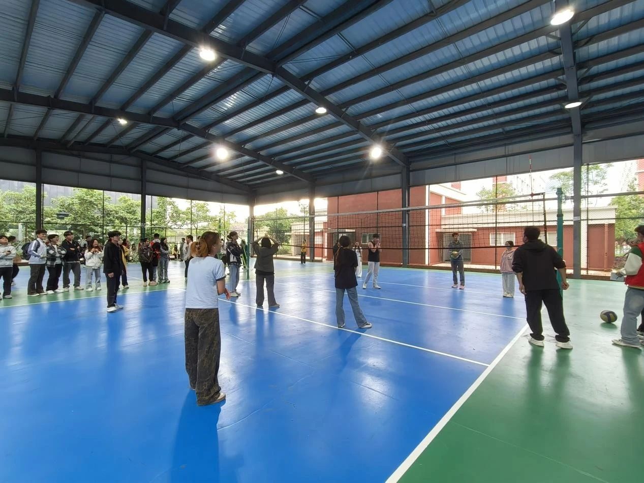 以体育人!财会金融学院第一届“财跃杯”气排球比赛开幕式暨首日赛事圆满完成 第 9 张 以体育人!财会金融学院第一届“财跃杯”气排球比赛开幕式暨首日赛事圆满完成 第 9 张