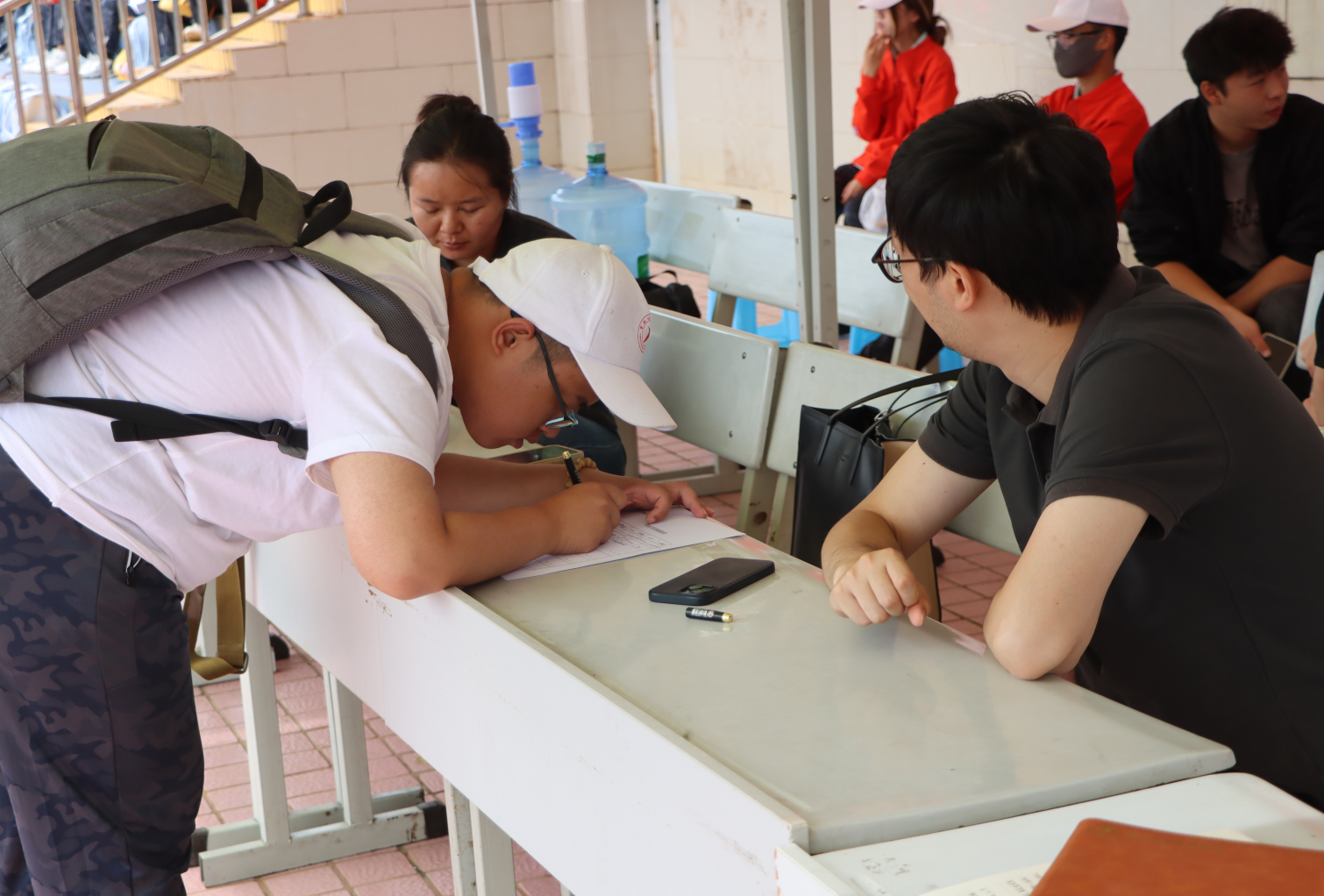 云南经济管理学院医学院：军训温情满场，青春暖意盈心 第 8 张