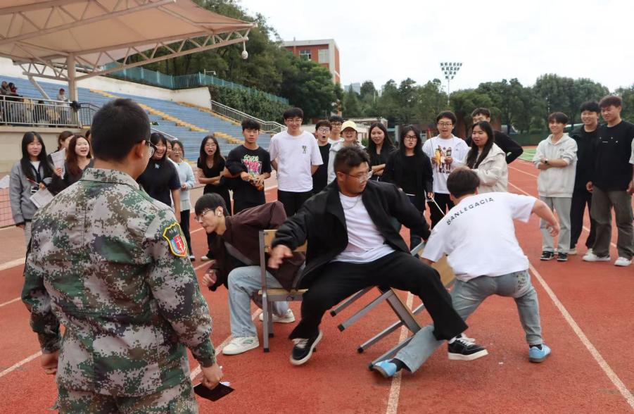 13.jpeg 青春聚首启新程,破冰融情绽芳华 ——医学院团委学生会“破冰行动”素质拓展活动纪实 第 3 张