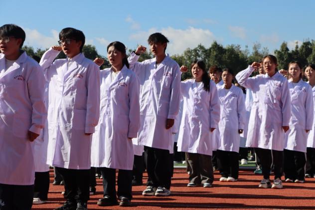 绿茵逐梦,医心启航 ——云南经济管理学院运动会开幕式暨首日赛事精彩速递 第 9 张 绿茵逐梦,医心启航 ——云南经济管理学院运动会开幕式暨首日赛事精彩速递 第 9 张