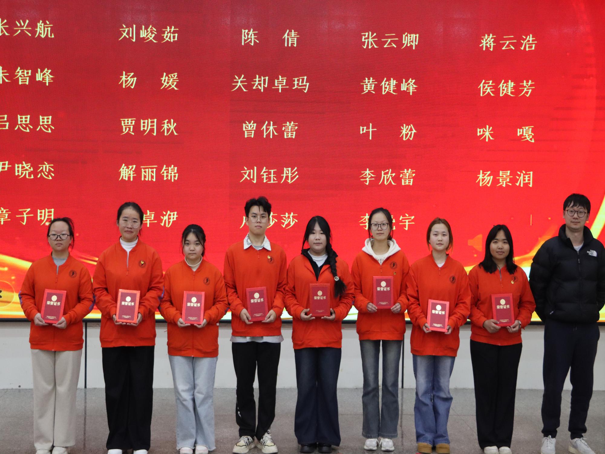 医路耕耘结硕果 仁心逐光启新程——云南经济管理学院医学院2025年度学生表彰大会圆满举行 第 3 张 医路耕耘结硕果 仁心逐光启新程——云南经济管理学院医学院2025年度学生表彰大会圆满举行 第 3 张