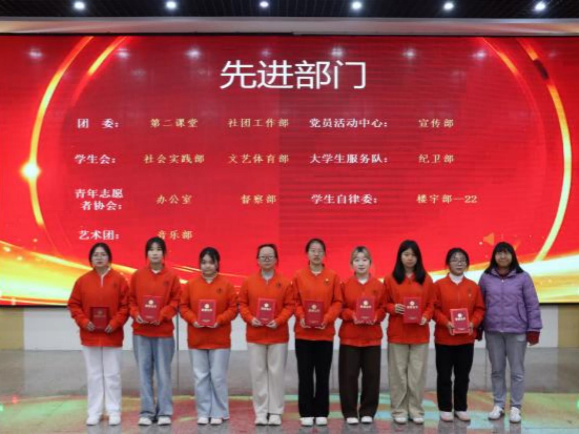 医路耕耘结硕果 仁心逐光启新程——云南经济管理学院医学院2025年度学生表彰大会圆满举行 第 16 张 医路耕耘结硕果 仁心逐光启新程——云南经济管理学院医学院2025年度学生表彰大会圆满举行 第 16 张