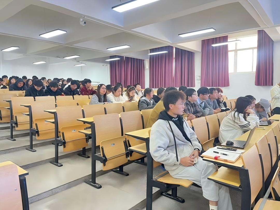 大数据与虚拟现实专业召开26届毕业工作部署—暨27届“三考一创一赛”动员会 第 2 张 大数据与虚拟现实专业召开26届毕业工作部署—暨27届“三考一创一赛”动员会 第 2 张