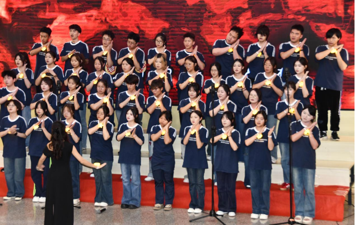 学院资讯 | 以光为向 以歌为帆 财经商贸学院“追光向党 声颂华章”合唱比赛圆满落幕 第 3 张