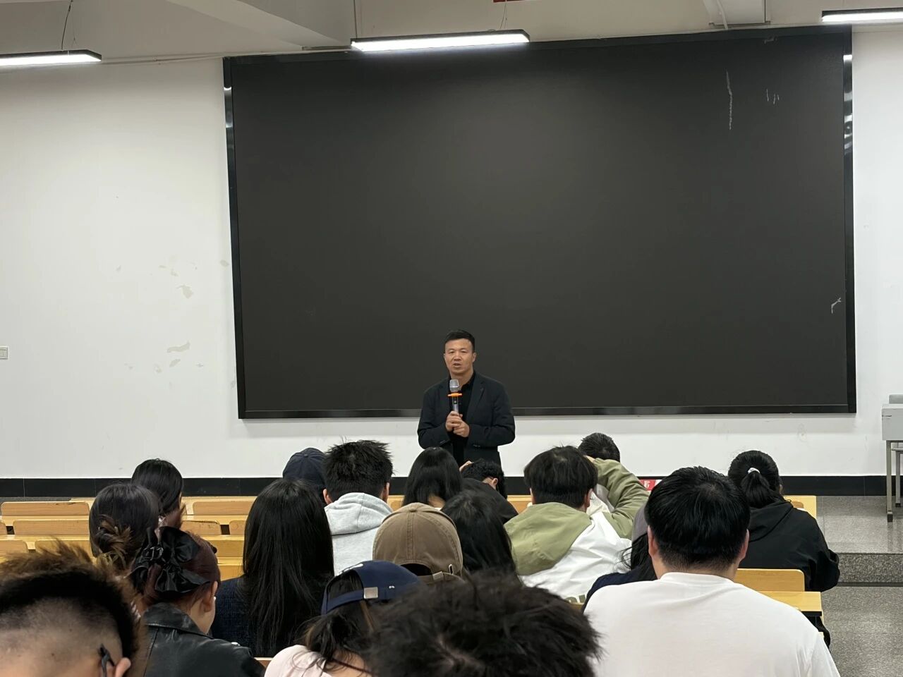 学院资讯 | 凝心聚力，冲刺上岸 财经商贸学院举办2026年公考备考推进会 第 2 张
