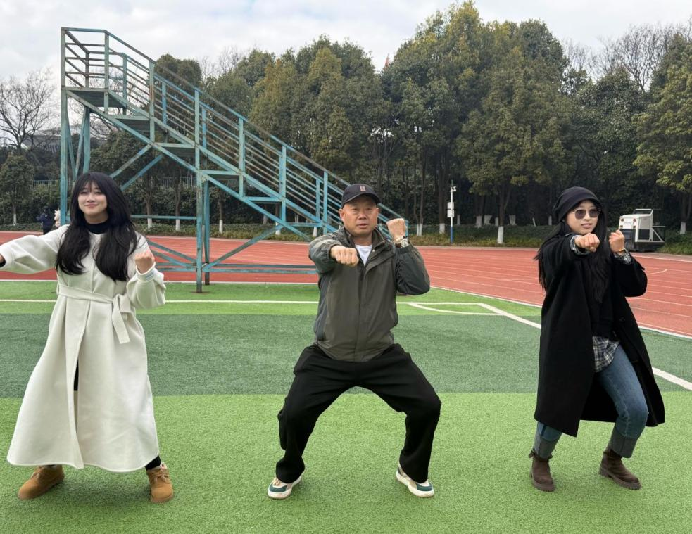 学院资讯 | 逐光向暖 律动财商 ——云南经济管理学院财经商贸学院“逐光”健康运动日师生联动纪实 第 10 张