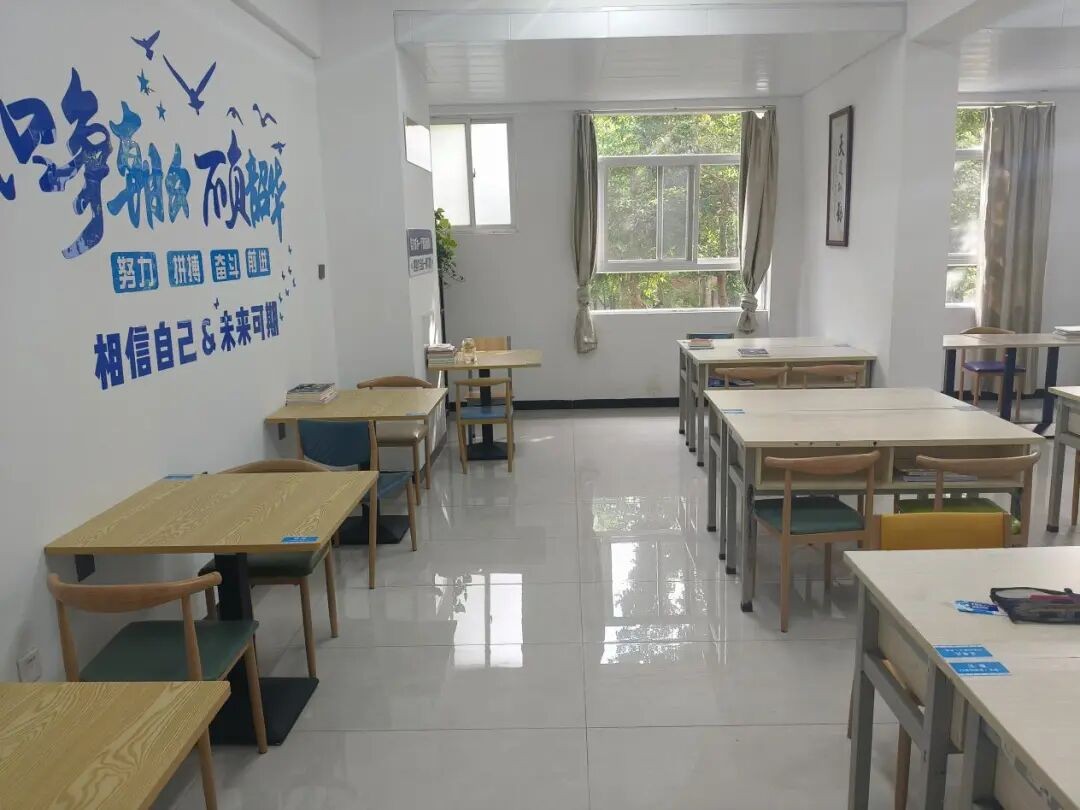 学院资讯 | 逐光聚力筑沃土  多维赋能助上岸 财经商贸学院“一站式”学生社区 “问鼎阁”专属自习室正式启用  第 3 张