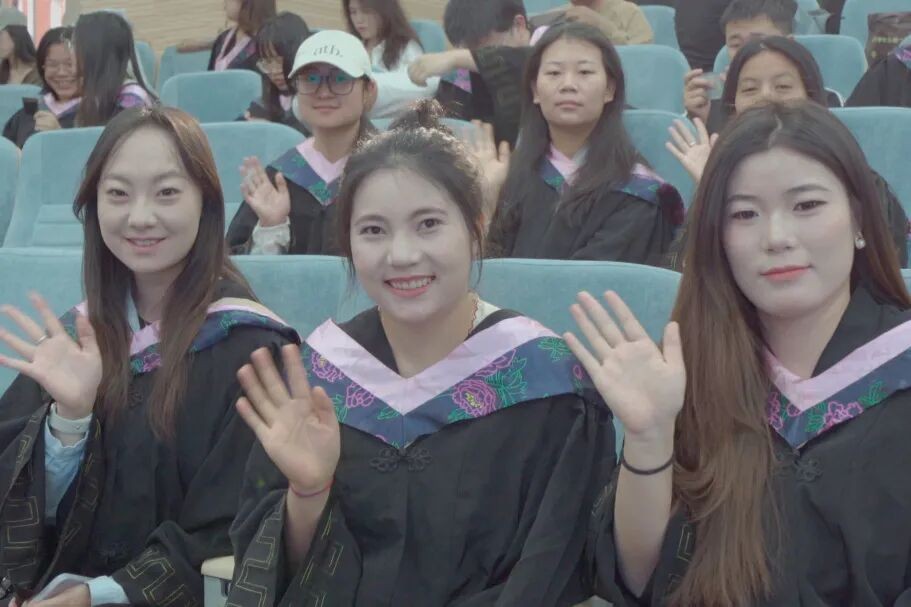 学院资讯 | 循光启程 踏梦远航——财经商贸学院“心有星光,‘财’有远方”2026届毕业典礼圆满举行 第 6 张 学院资讯 | 循光启程 踏梦远航——财经商贸学院“心有星光,‘财’有远方”2026届毕业典礼圆满举行 第 6 张