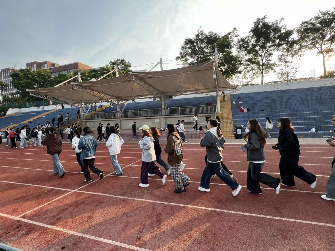 学院资讯 | 逐光向暖 律动财商 ——云南经济管理学院财经商贸学院“逐光”健康运动日师生联动纪实 第 3 张