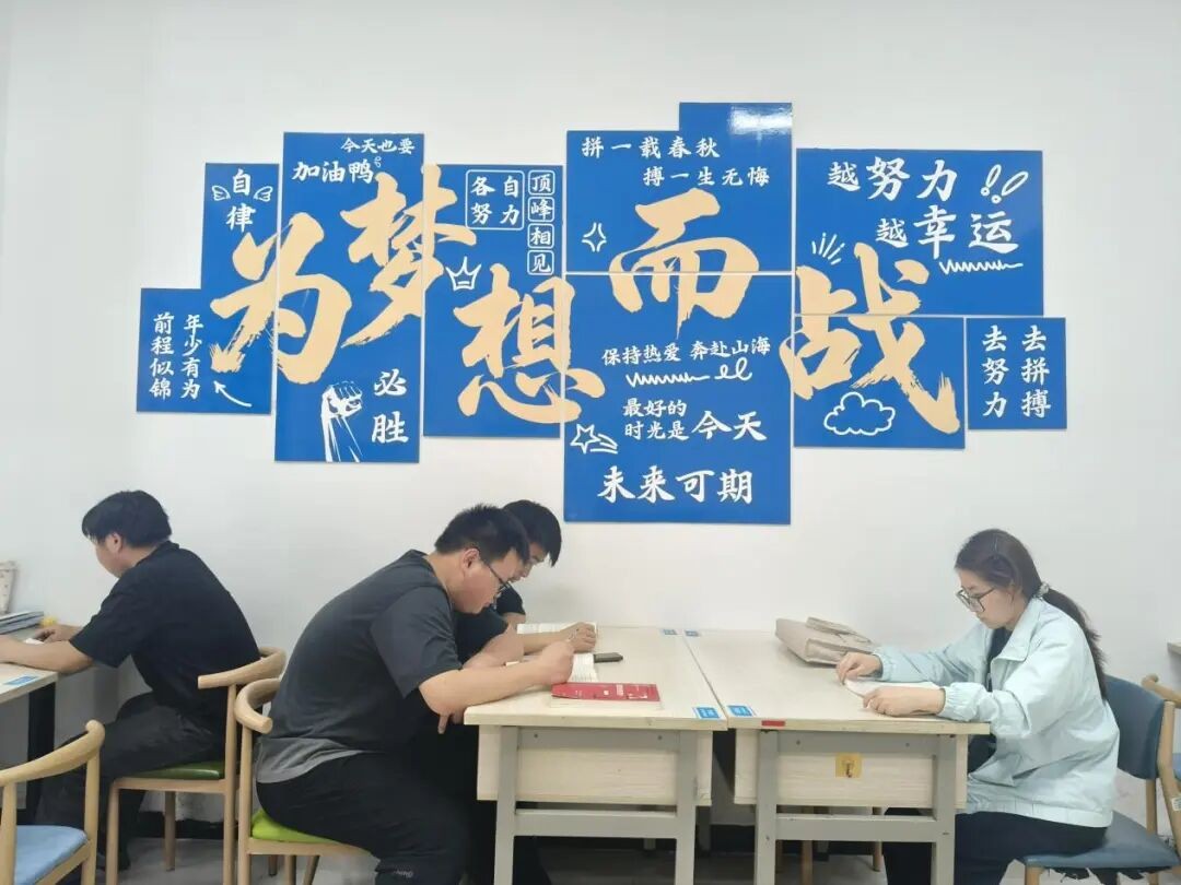学院资讯 | 逐光聚力筑沃土  多维赋能助上岸 财经商贸学院“一站式”学生社区 “问鼎阁”专属自习室正式启用  第 6 张