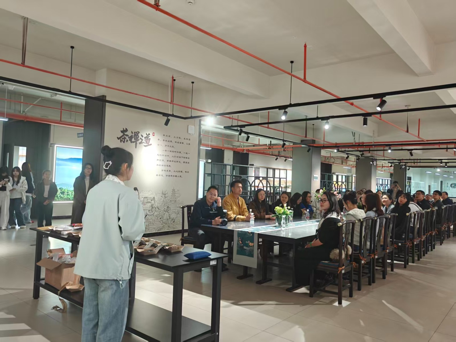 5.jpeg 医学院学子助力跨院合作——中医药香囊走进校地文化交流 第 5 张