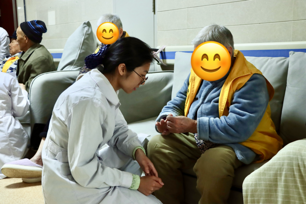 青春护夕阳，实践暖人心——云经管护理学子赴安宁市中医院开展老年护理见习活动 第 7 张