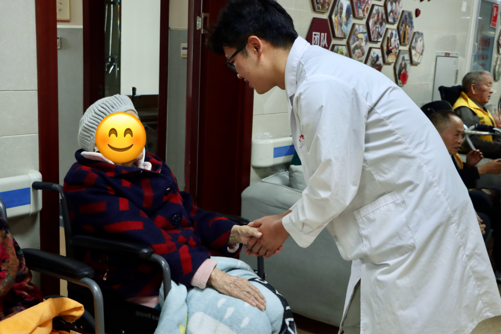 青春护夕阳，实践暖人心——云经管护理学子赴安宁市中医院开展老年护理见习活动 第 8 张